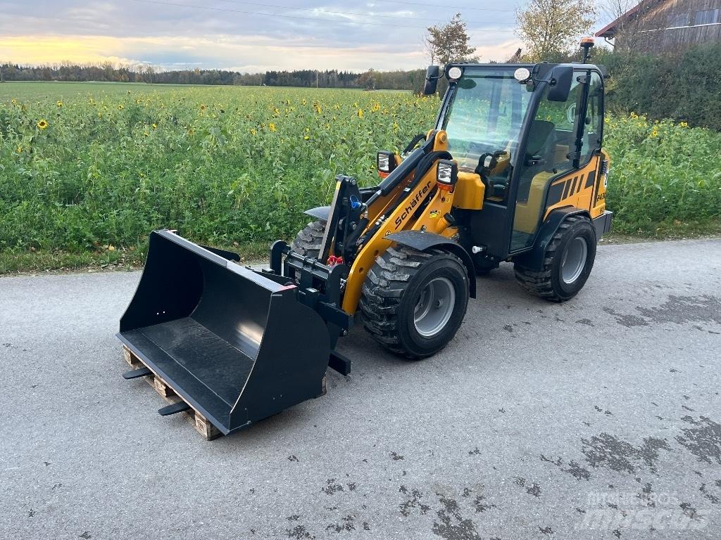 Schäffer 2430 SLT 滑移轉向裝載機