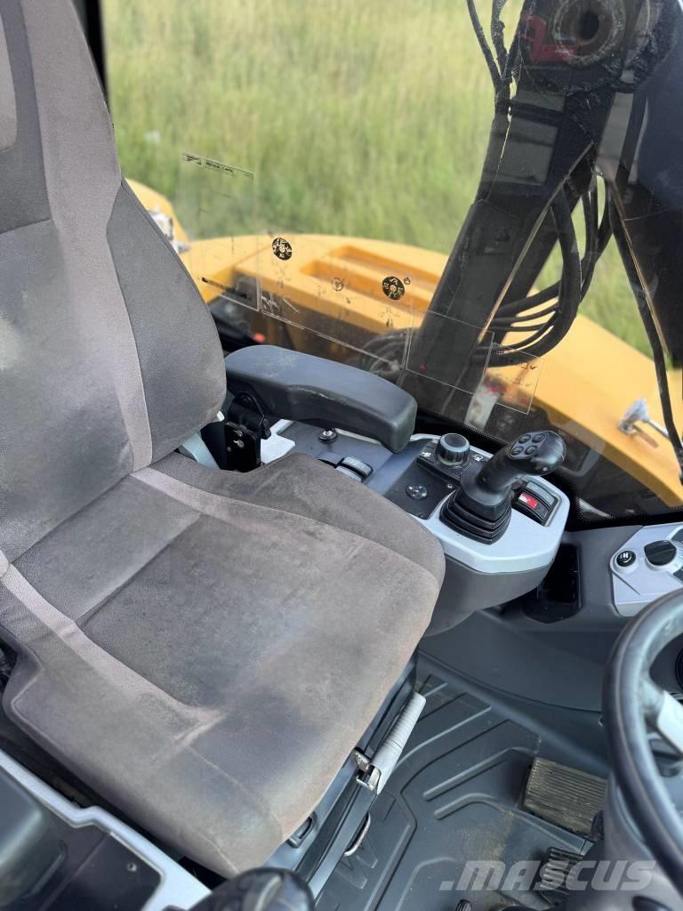 Mecalac 12 MTX 反鏟裝載機