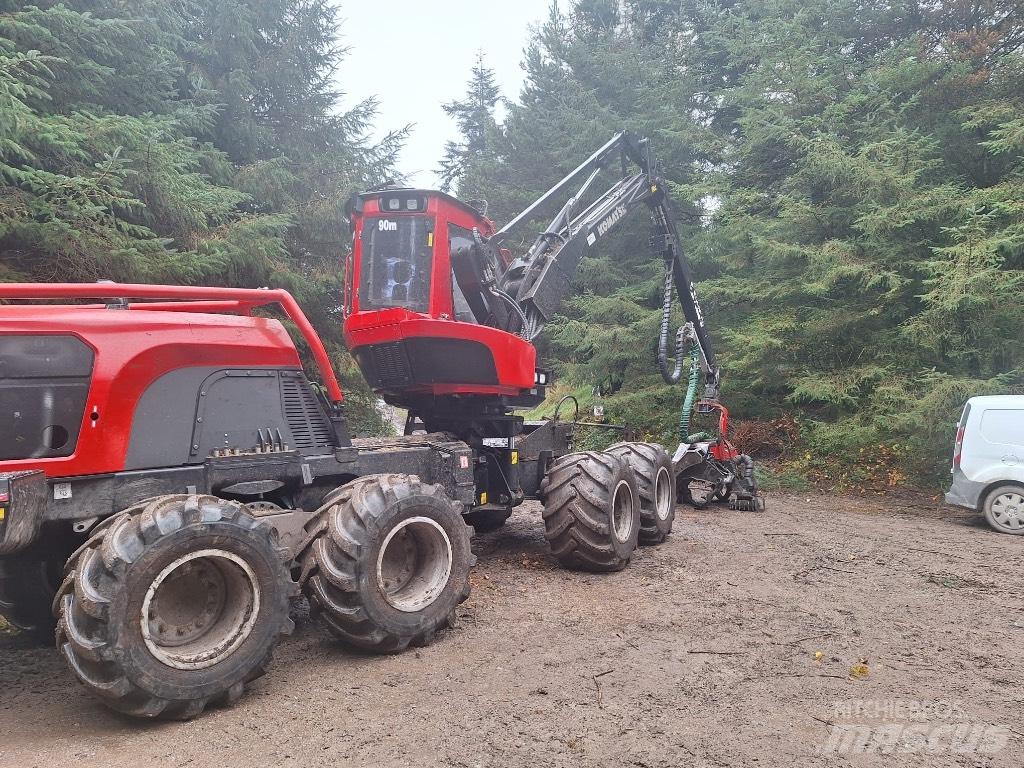 Komatsu 901 XC 收穫機