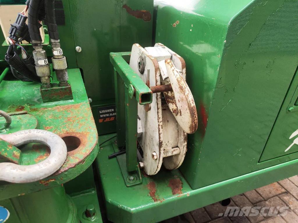 Unic URW 706 CDE 履帶式起重機