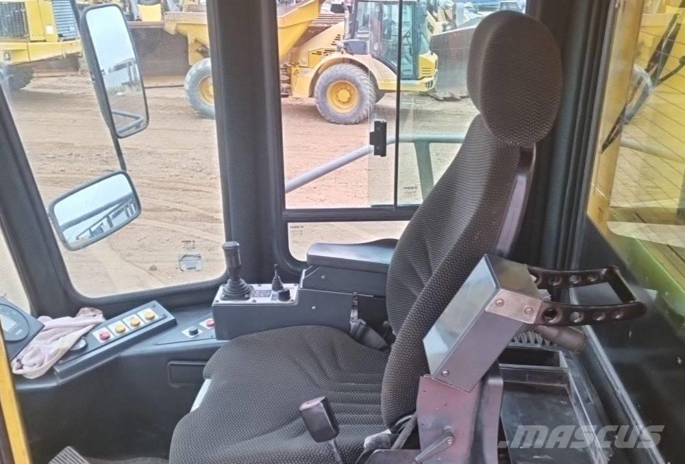 Bomag BC 772 RB-2 廢棄物壓實機