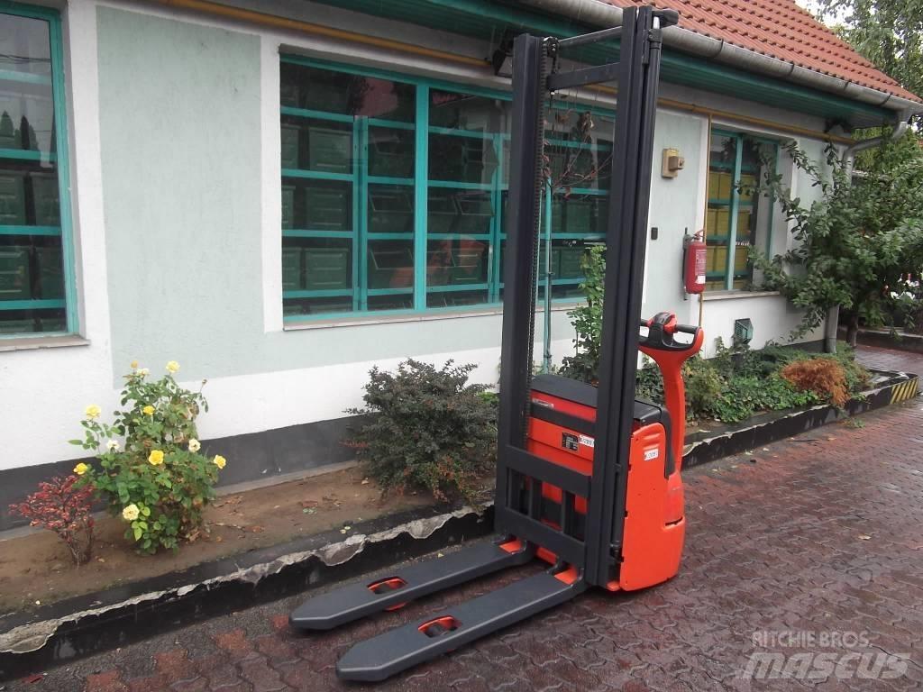 Linde L12 /379/ V-2097 自走式堆積機