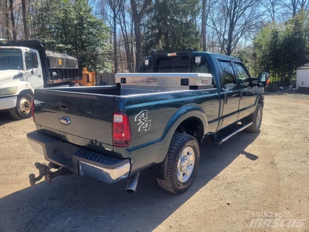 Ford F350 XLT 皮卡.傳統半斗卡車/側卸板