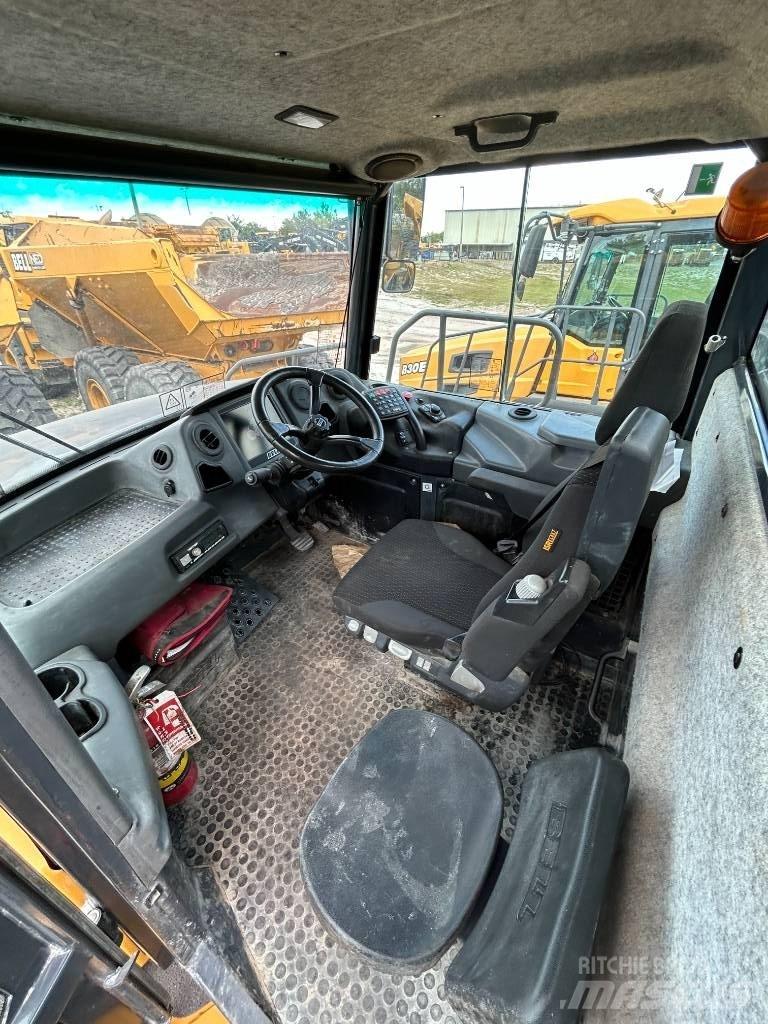 Bell B30E 鉸接式起吊車