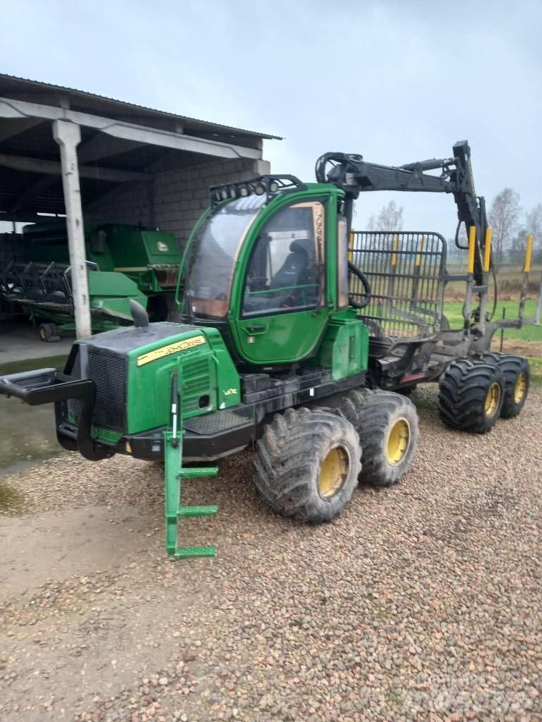 John Deere 810E 集運機