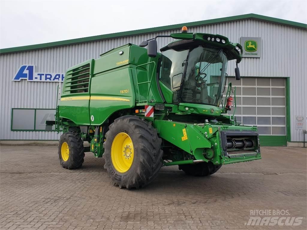 John Deere T670 聯合收穫機