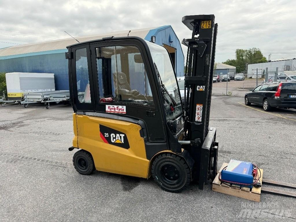 CAT EP25CN 電動堆高機