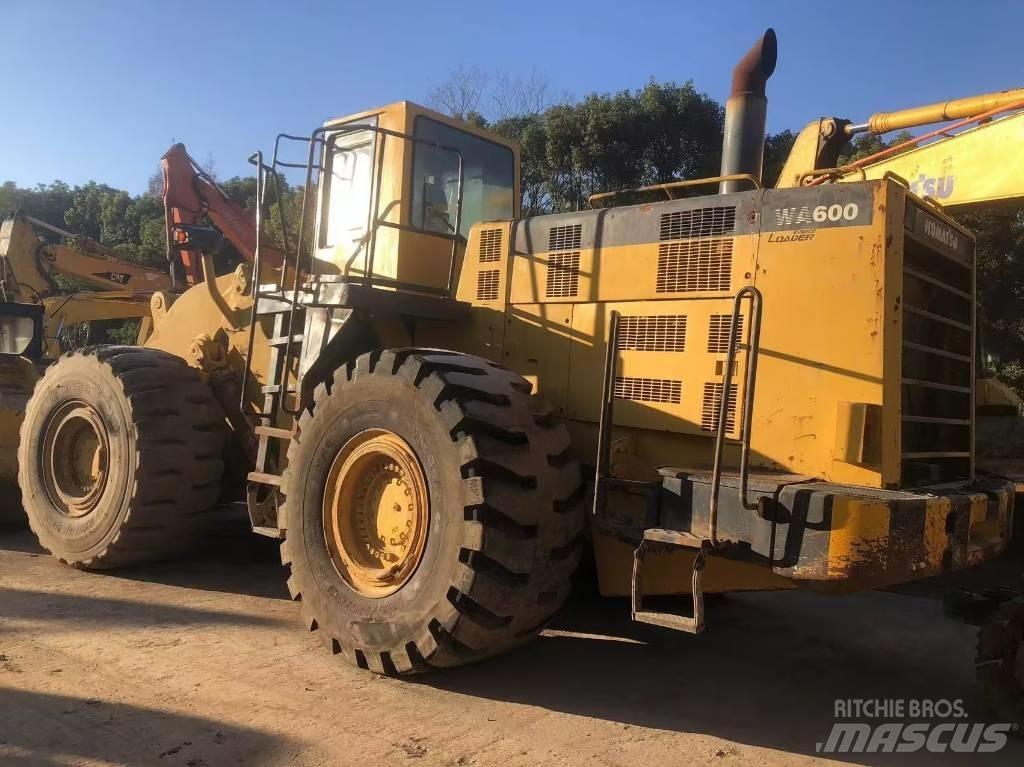 Komatsu WA 600-3 輪胎式裝載機