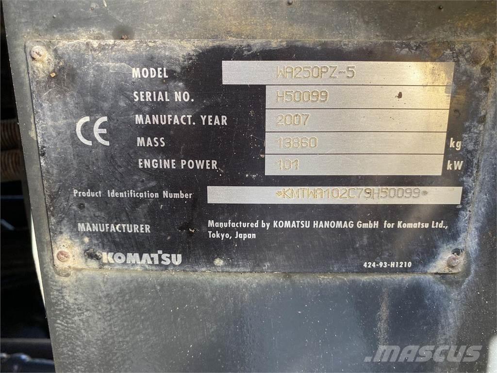 Komatsu WA250PZ-5 輪胎式裝載機