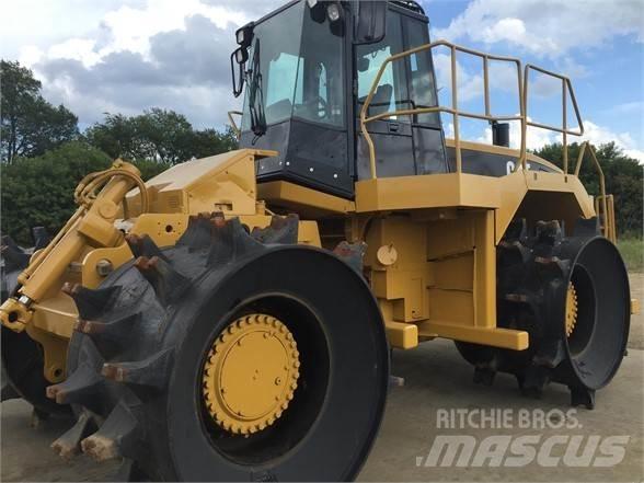 CAT 826G 廢棄物壓實機
