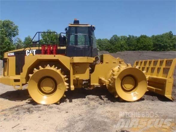 CAT 826G 廢棄物壓實機
