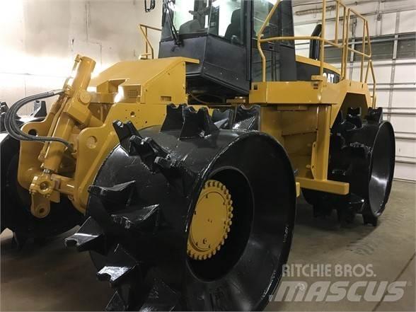 CAT 826G 廢棄物壓實機