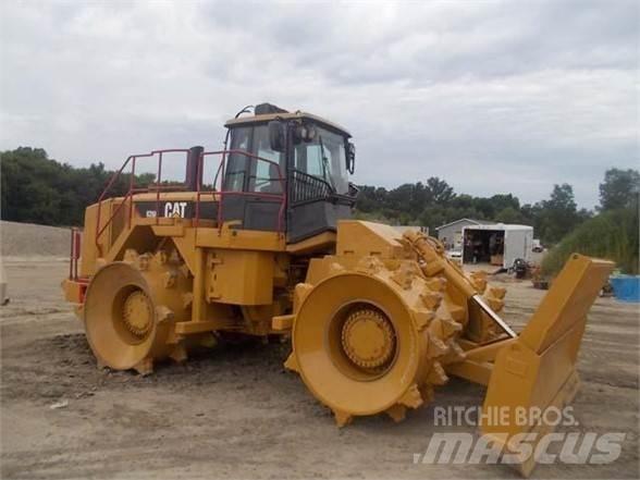 CAT 826H 廢棄物壓實機