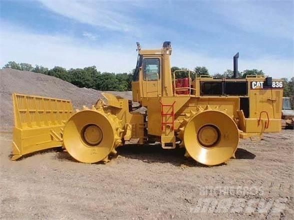 CAT 836C 廢棄物壓實機