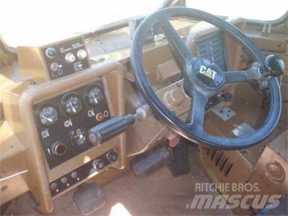 CAT 836C 廢棄物壓實機