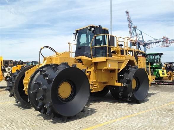 CAT 836G 廢棄物壓實機