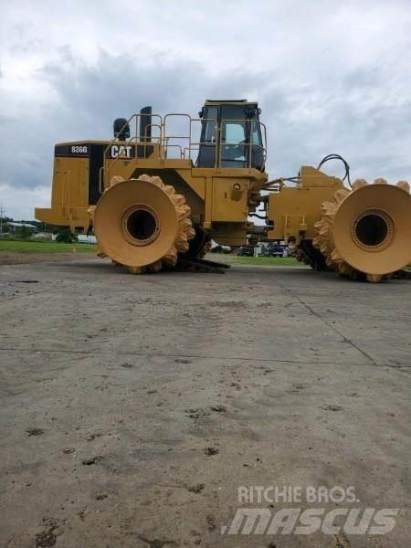CAT 836G 廢棄物壓實機