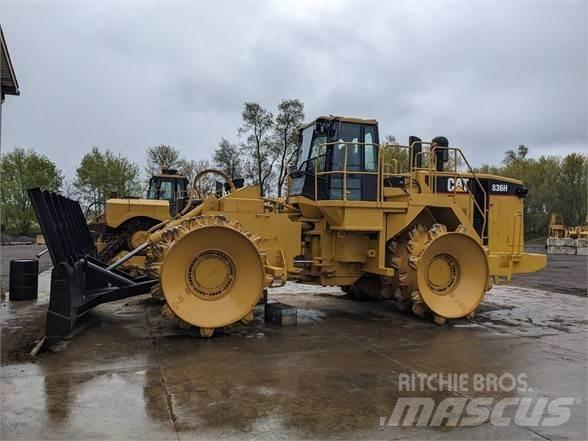 CAT 836H 廢棄物壓實機