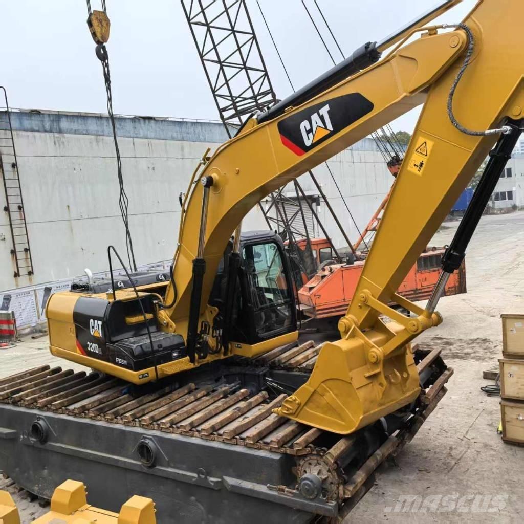 CAT 320 D 水陸兩用挖掘機