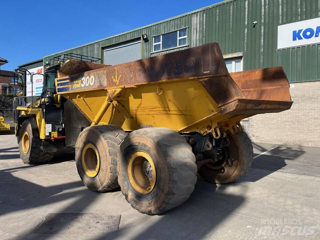 Komatsu HM 300-3 鉸接式起吊車