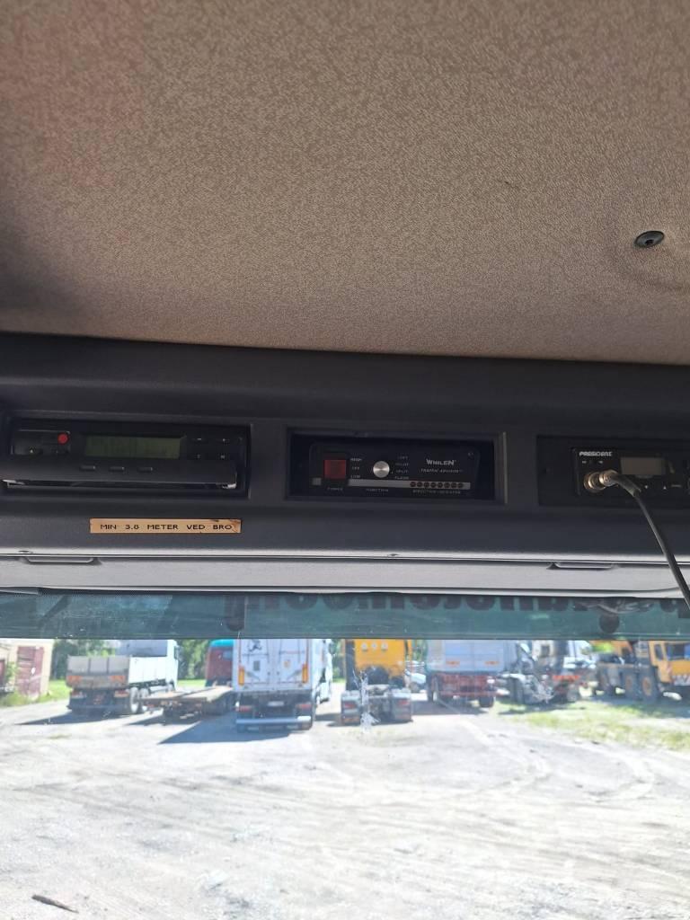 Scania P 3210 裝載起重機