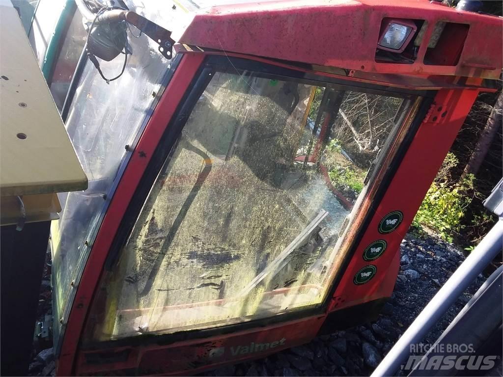 Valmet 941 駕駛室與內部