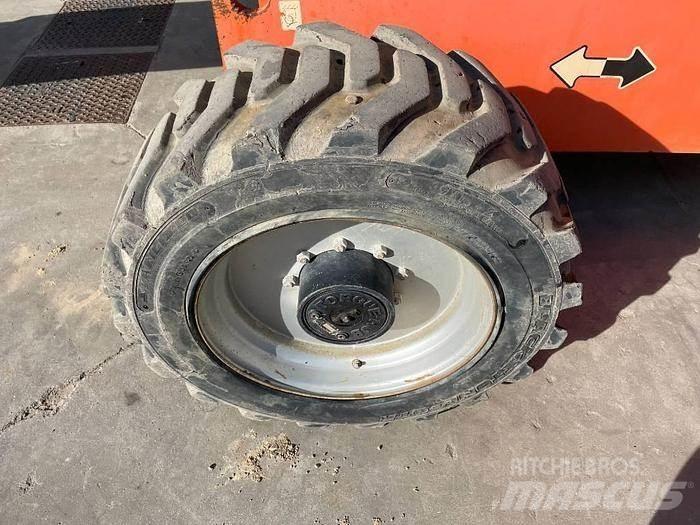 JLG 660 SJ 伸縮臂高空作業車