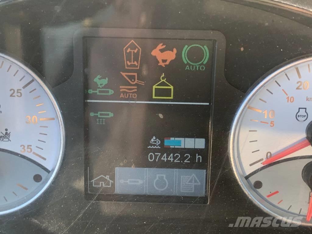 CLAAS Scorpion 732 農業用伸縮臂裝載機