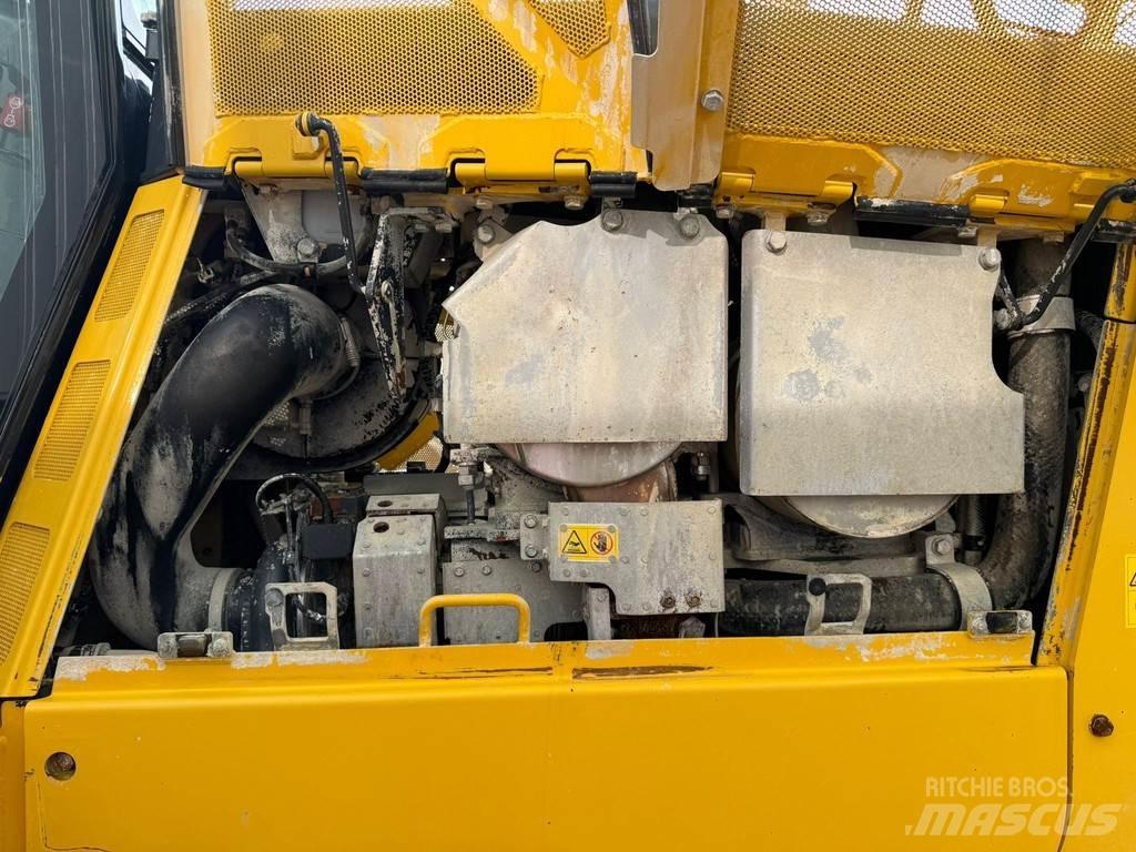 Komatsu D65PXi-18 履帶推土機