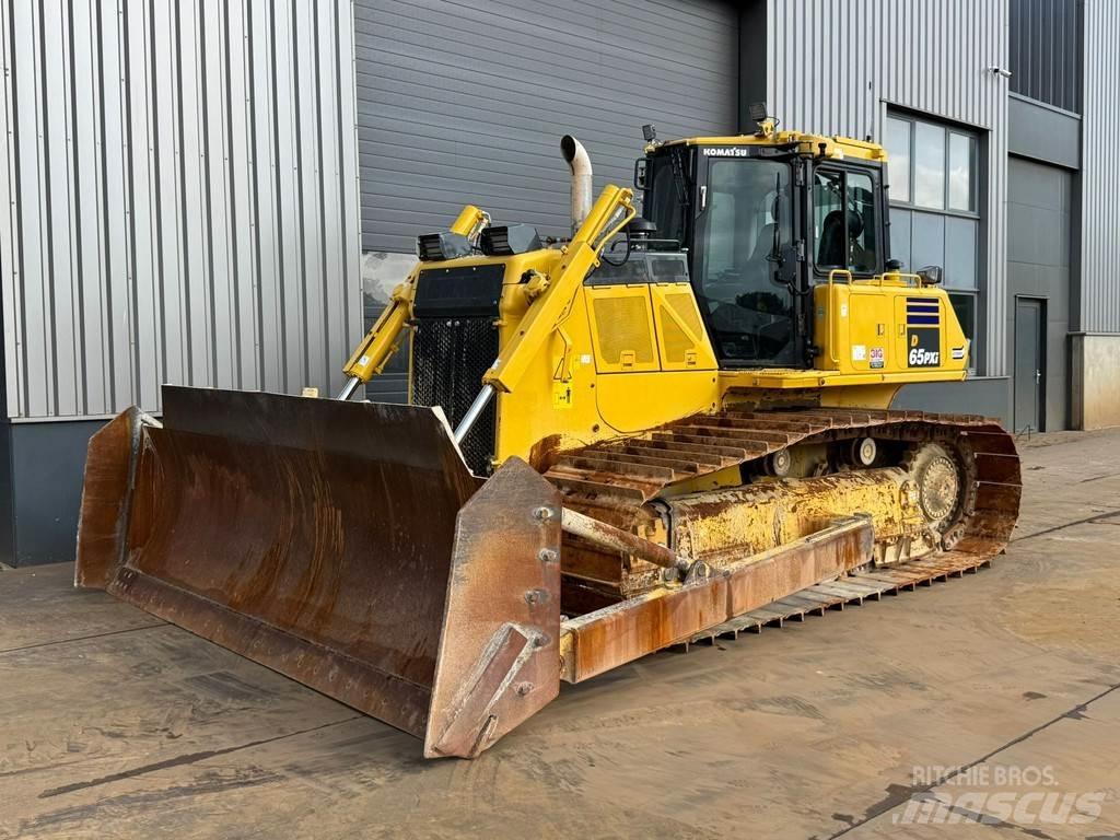 Komatsu D65PXi-18 履帶推土機