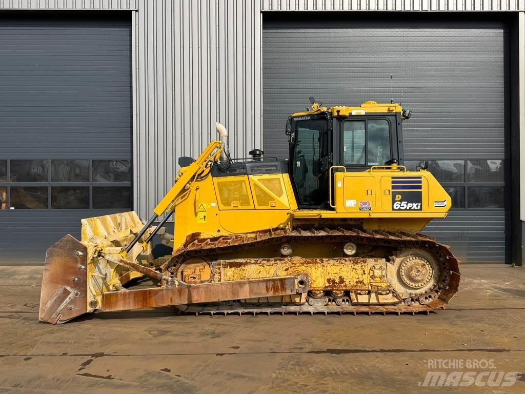Komatsu D65PXi-18 履帶推土機