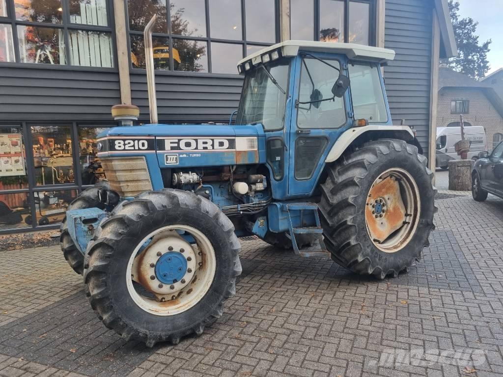 Ford 8210 曳引機