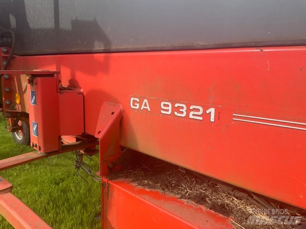 Kuhn Ga 9321 耙與翻草機