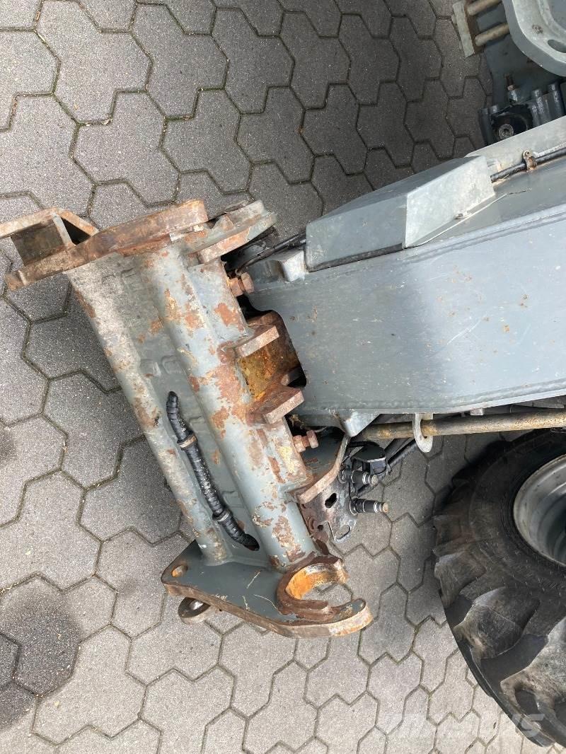 Kramer KT 447 伸縮臂操作車
