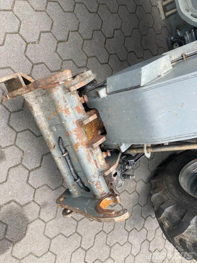 Kramer KT 447 伸縮臂操作車