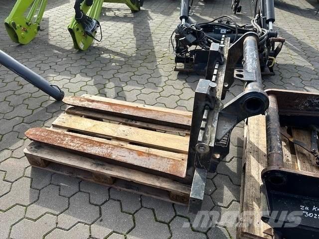 Kramer KT 447 伸縮臂操作車