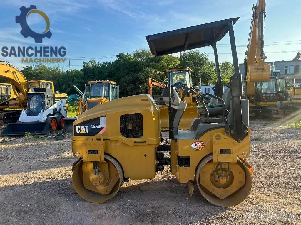 CAT CB 24 B 雙輪滾壓機
