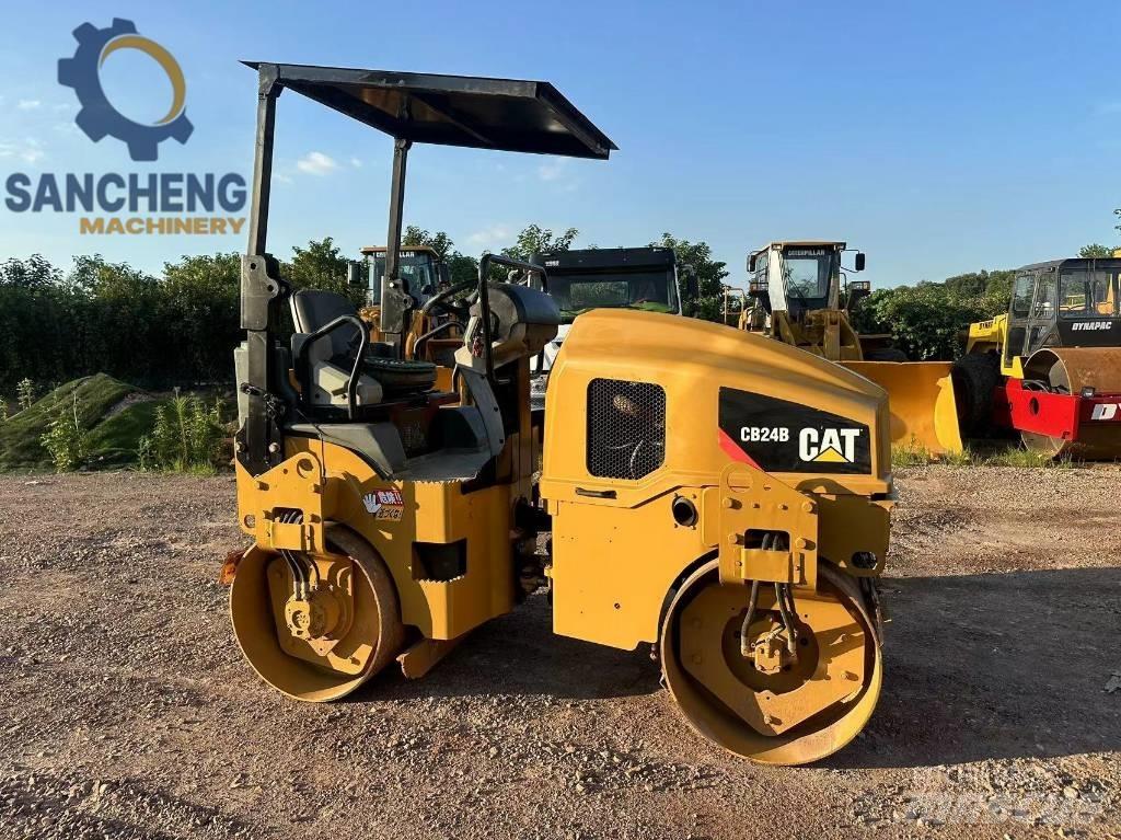 CAT CB 24 B 雙輪滾壓機