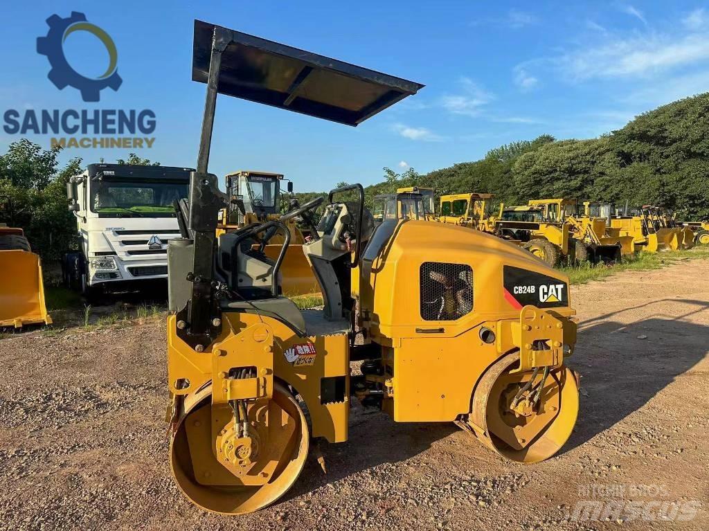 CAT CB 24 B 雙輪滾壓機