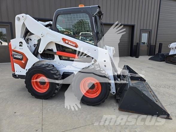 Bobcat S650 滑移轉向裝載機