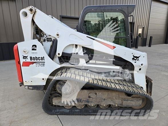 Bobcat T740 滑移轉向裝載機