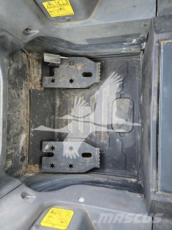 Bobcat T76 滑移轉向裝載機