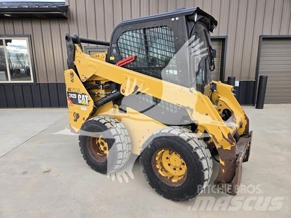 CAT 242D 滑移轉向裝載機