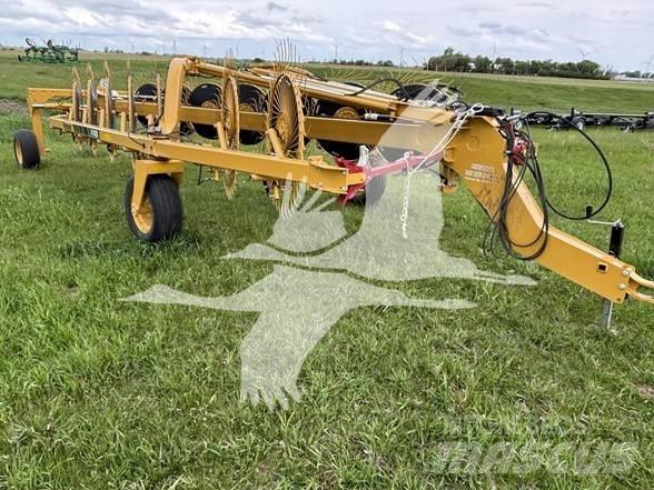 Vermeer VR1428 耙與翻草機