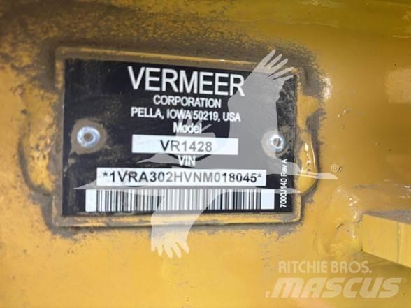 Vermeer VR1428 耙與翻草機
