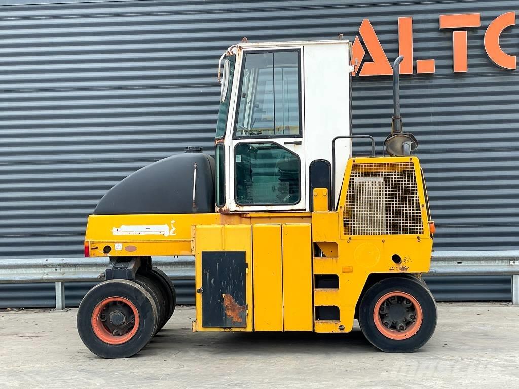 Dynapac CP 142 膠輪滾壓機