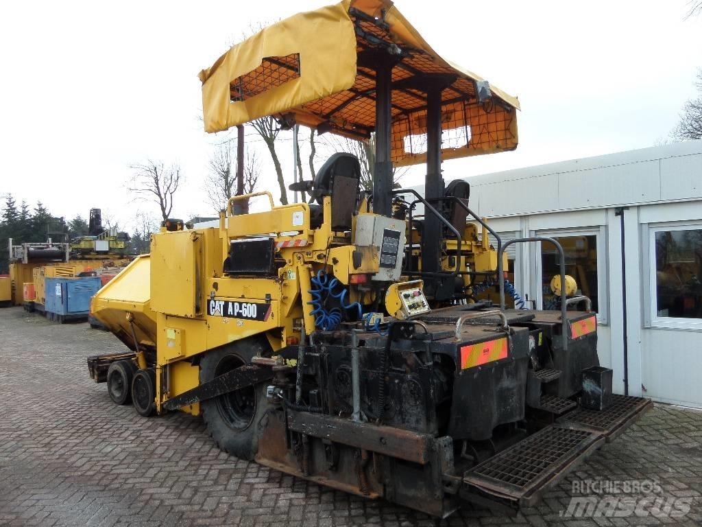 CAT AP 600 瀝青攤舖機/鋪路機