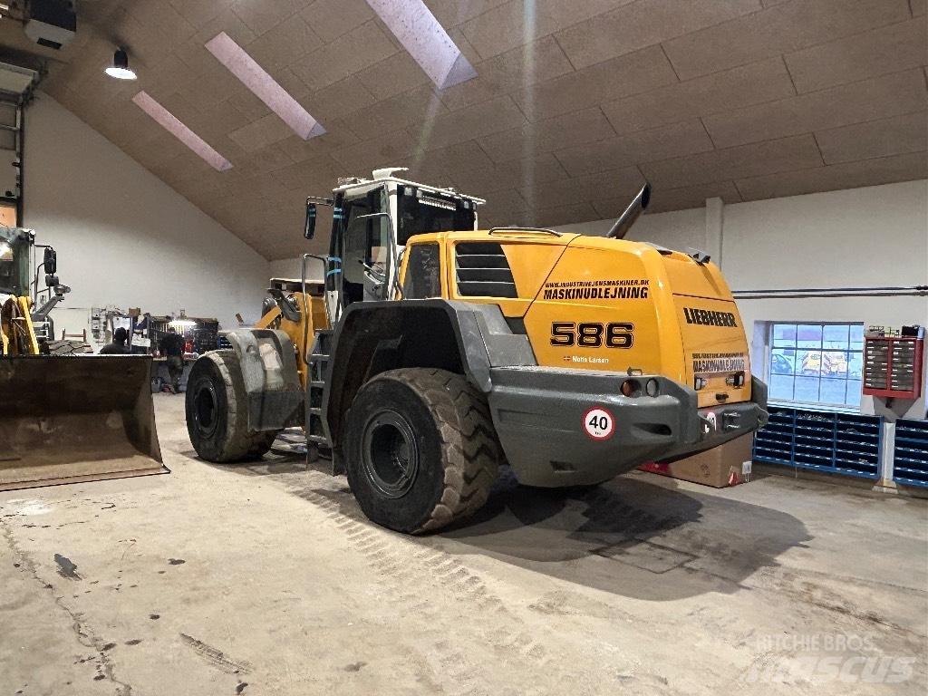 Liebherr L 586 輪胎式裝載機