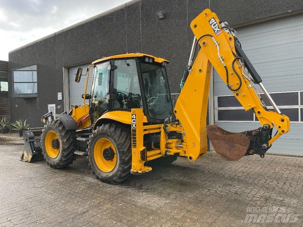 JCB 4CX Pro 反鏟裝載機