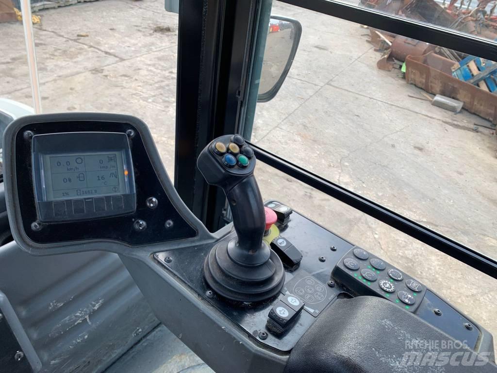 CAT CB 7 雙輪滾壓機
